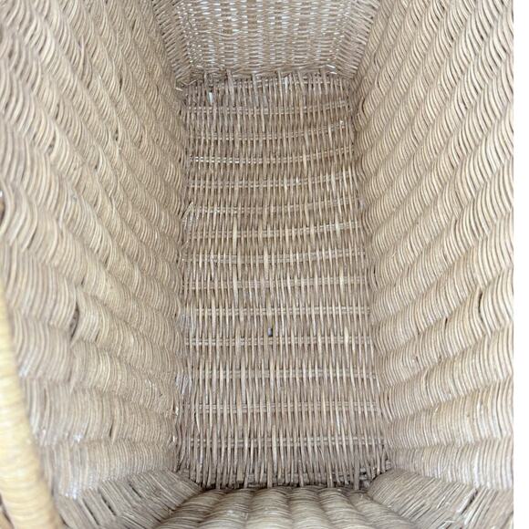 Vintage 80s French Country Wicker Basket Magazine Holder w/ Apple Accent - Picture 10 of 10